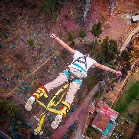 Bunge jumpimg en Poroy Cusco – puenting